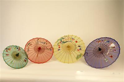 杭州工艺美术博物馆办西湖绸伞展 朵朵西湖之花精彩绽放